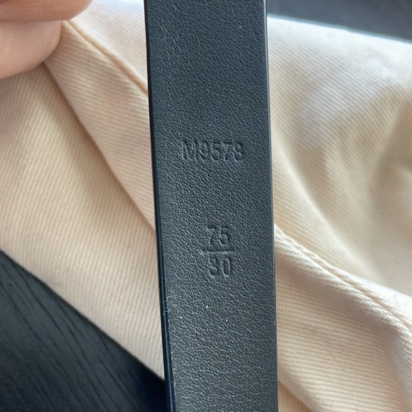 Louis Vuitton Belt - Picture 3 of 3